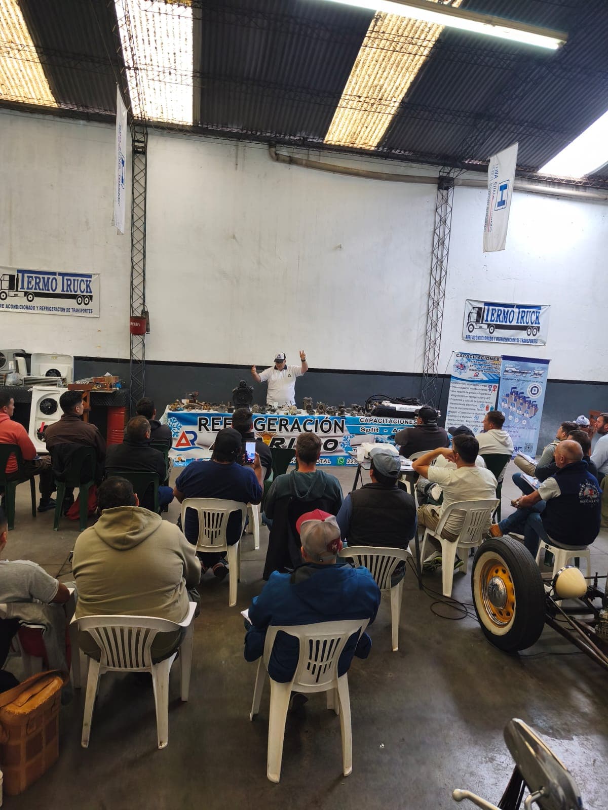 Salon general — capacitación técnica de Los Calvos Compresores