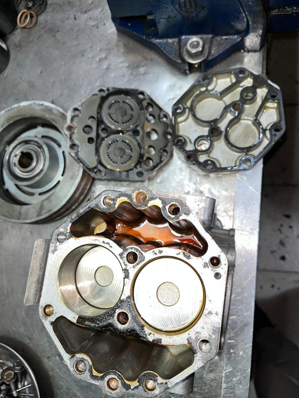 Piezas internas — taller de Los Calvos Compresores, reparación de compresores de aire acondicionado automotor
