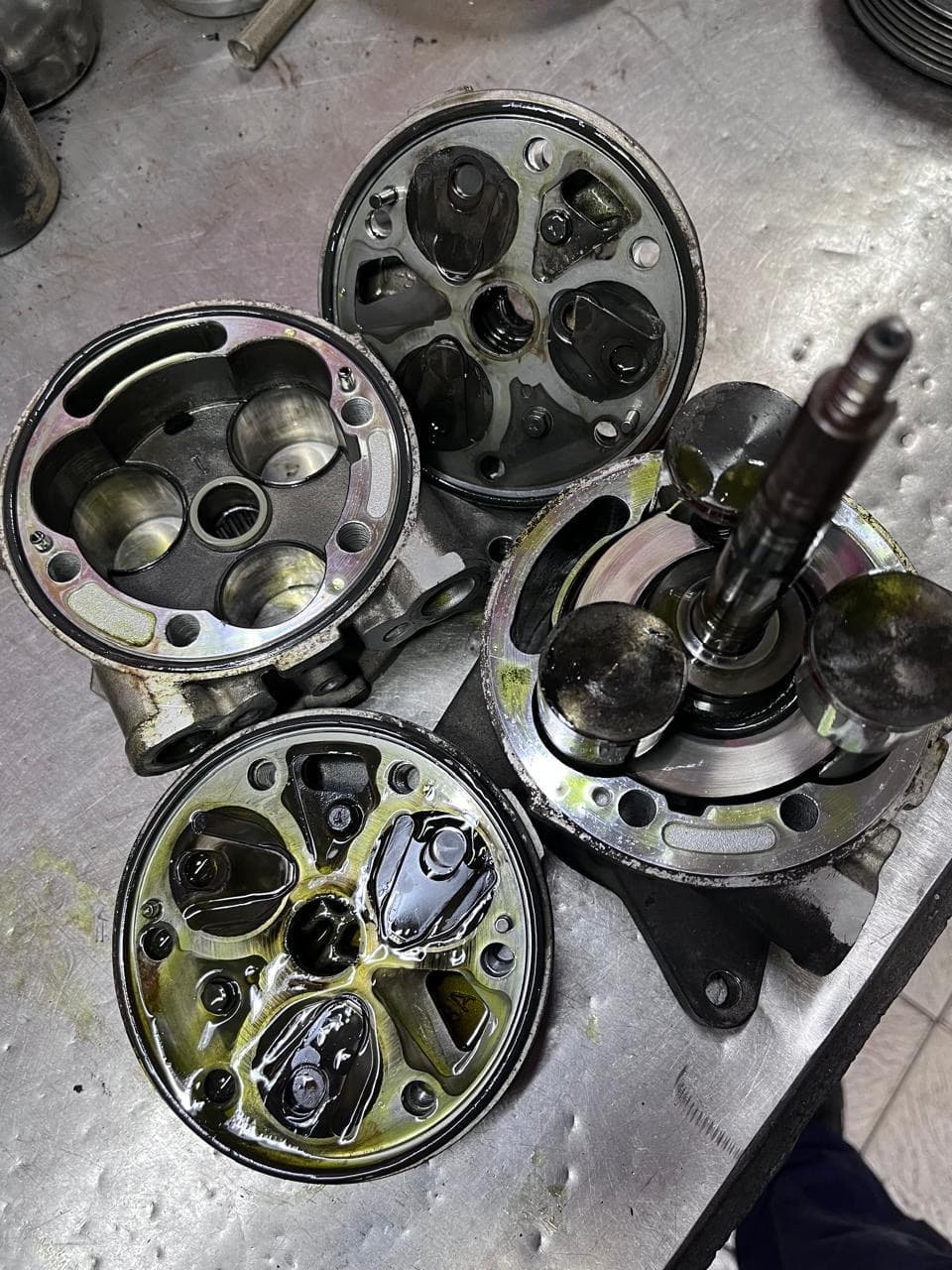 Valvulas macro — taller de Los Calvos Compresores, reparación de compresores de aire acondicionado automotor