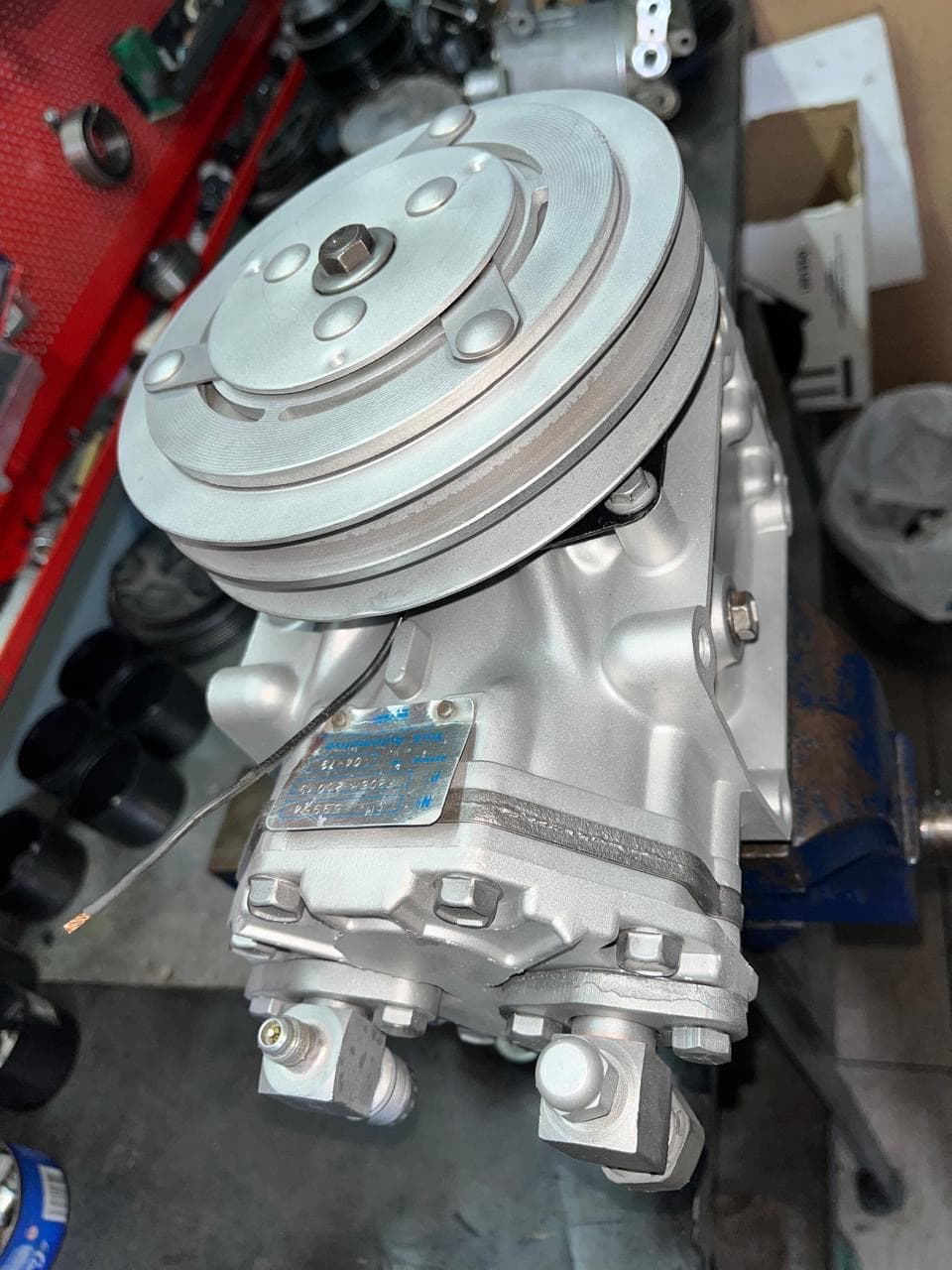 Compresor vice — taller de Los Calvos Compresores, reparación de compresores de aire acondicionado automotor
