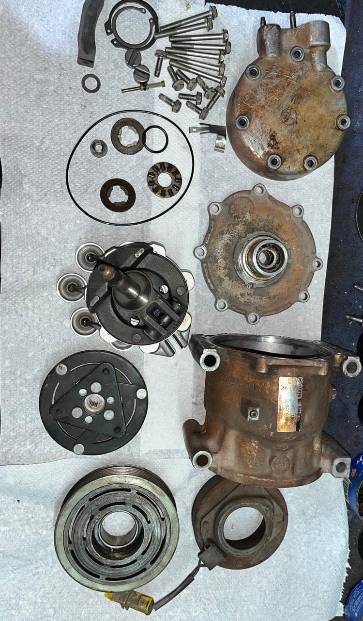 Piezas pano blanco — taller de Los Calvos Compresores, reparación de compresores de aire acondicionado automotor